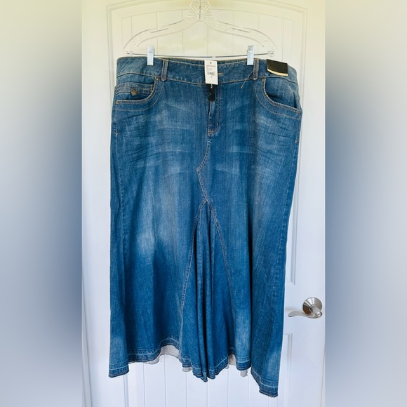 Lane Bryant Dresses & Skirts - Lane Bryant Size 22 Jean Skirt-NWTS